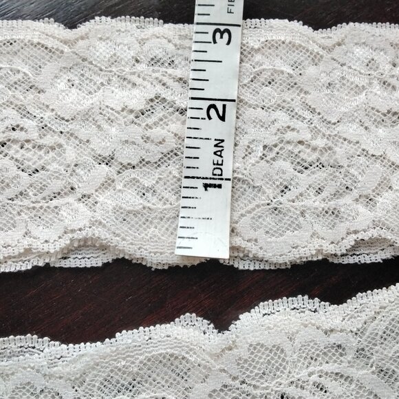 3" Wide Ecru Synthetic Lace Trim Floral Motif with Scalloped Edge - 2 Pieces - Picture 1 of 5